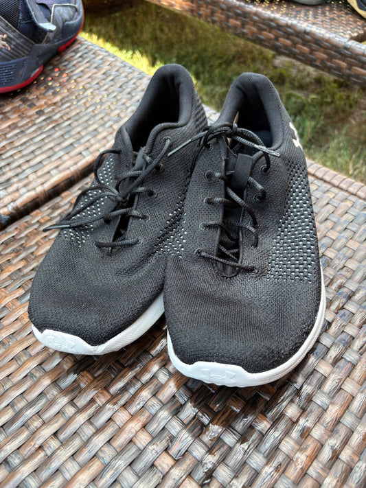 Under Armour Boys' Shoes - Size 10.5, Lightweight, Cushioned, Black - Pre-Owned Quality