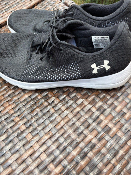 Under Armour Boys' Shoes - Size 10.5, Lightweight, Cushioned, Black - Pre-Owned Quality