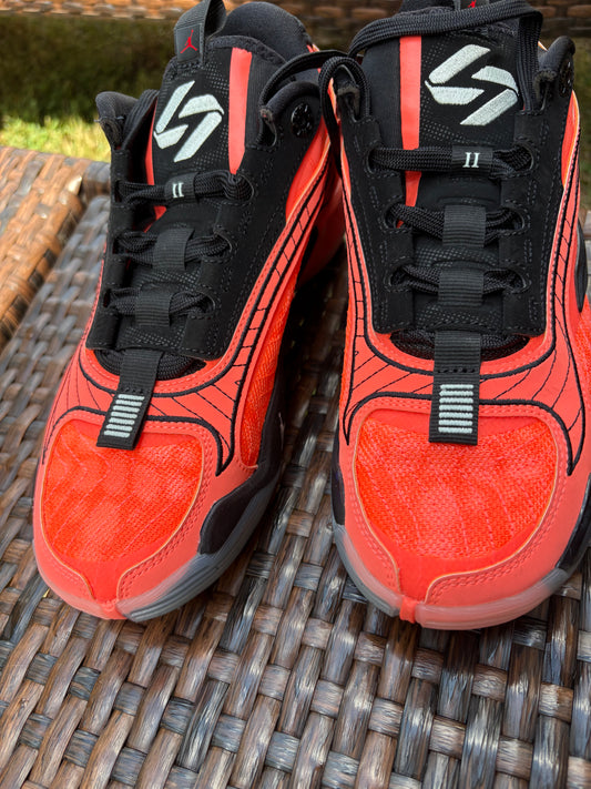 Nike Luka Boys' 6.5 Lightweight Basketball Sneakers - Comfort, Traction & Style