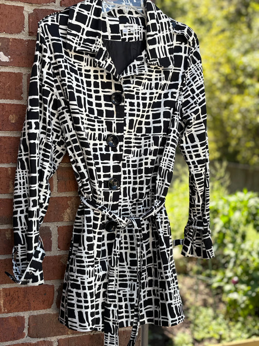Geometric trench coat, L,women, barely used, no flaws.
