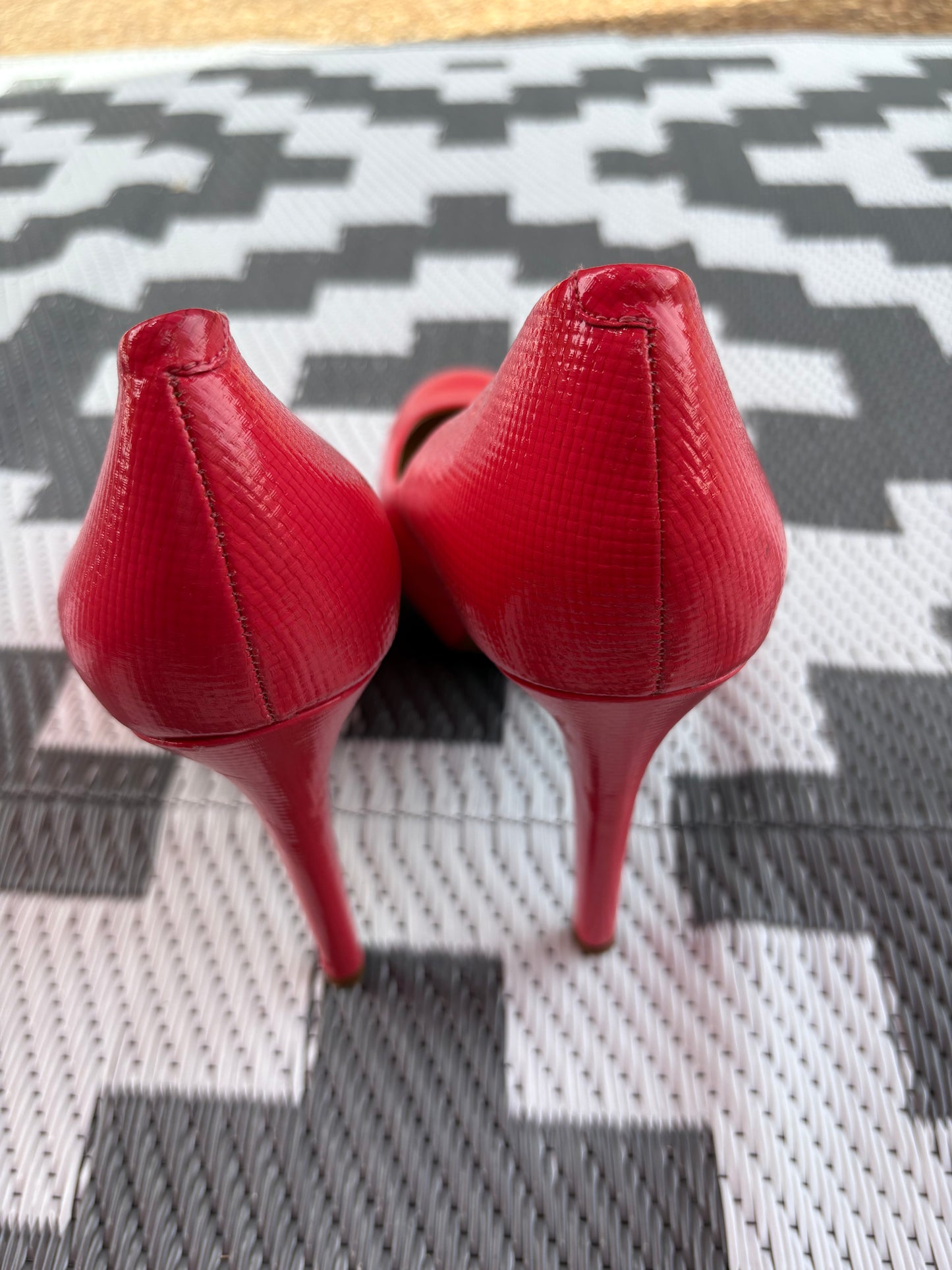 Gianni Size 10 Elegant High Heel Style - Chic & Comfortable for All-Day Wear