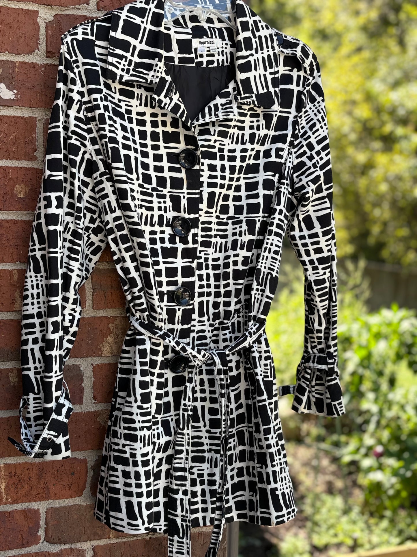 Geometric trench coat, L,women, barely used, no flaws.